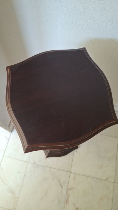 Coluna Decorativa de Madeira