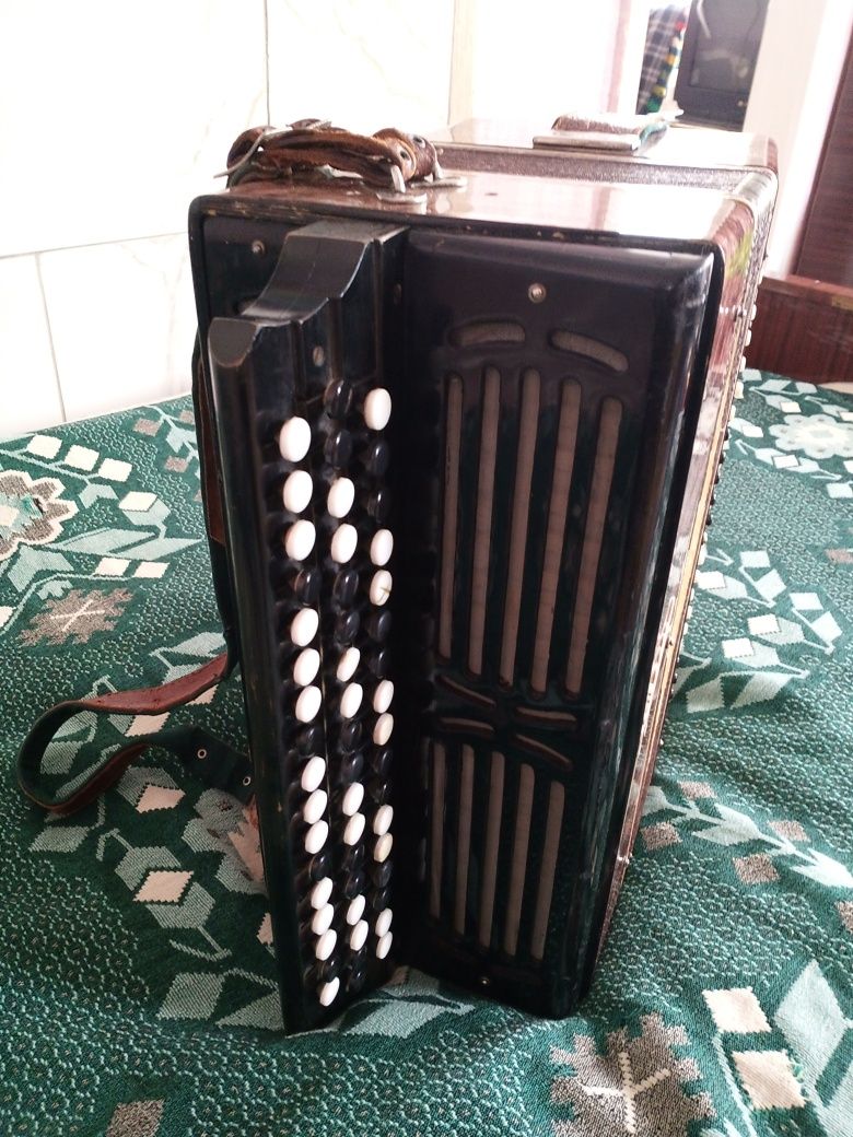 Продам баян в гарному стані.