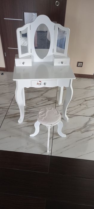 Toaletka dla dziewczynki