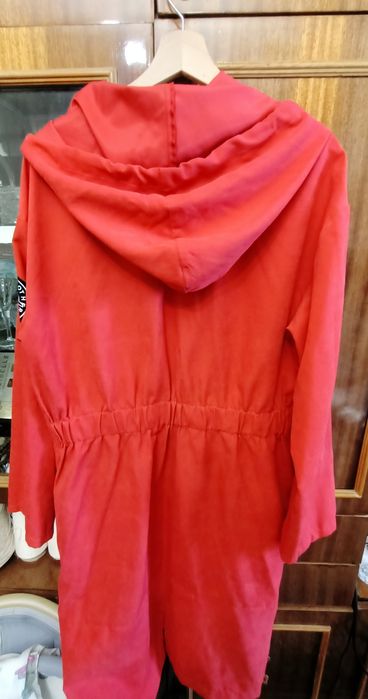 Плащ демісезонний червоного кольору