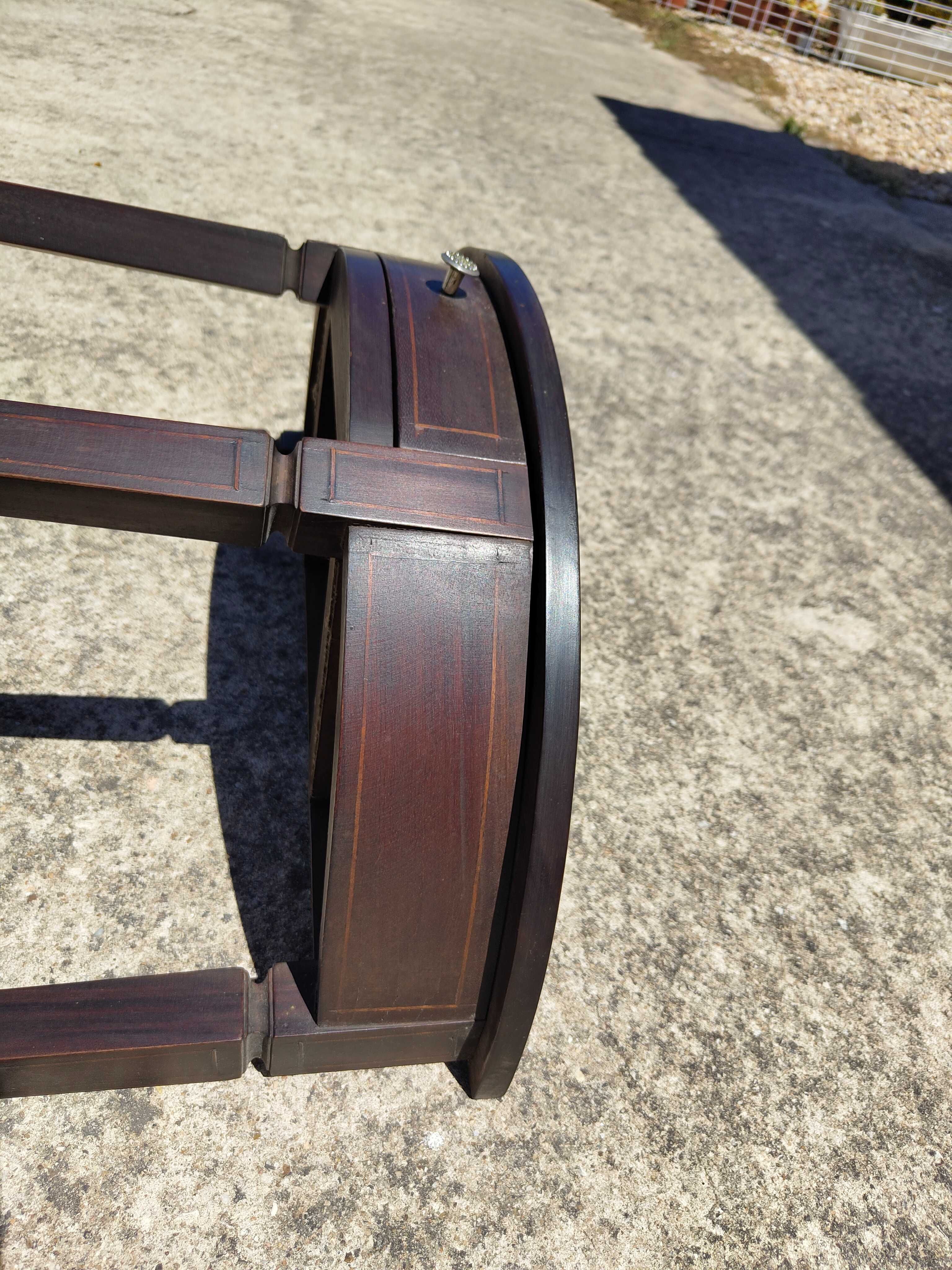 Mesa em meia lua