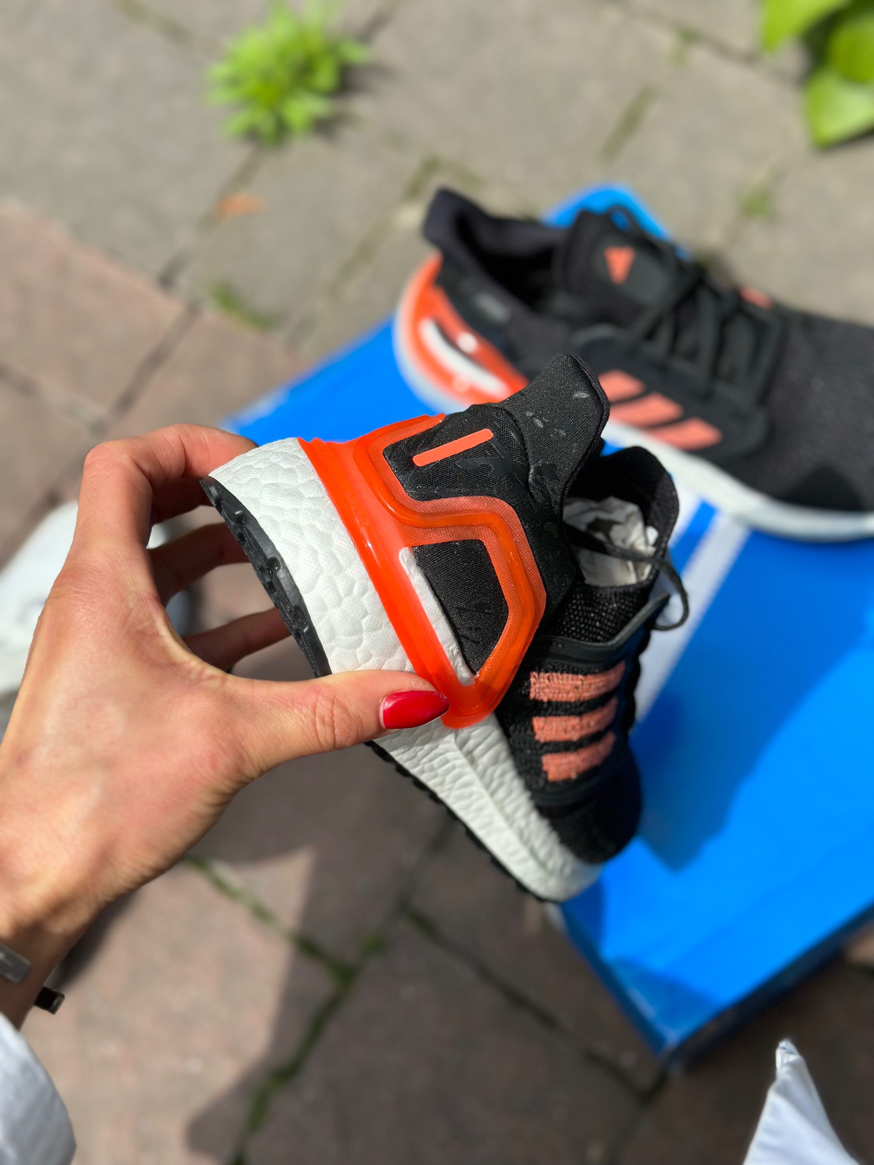 Жіночі оригінальні кросівки Adidas Ultraboost 20 W EG0717