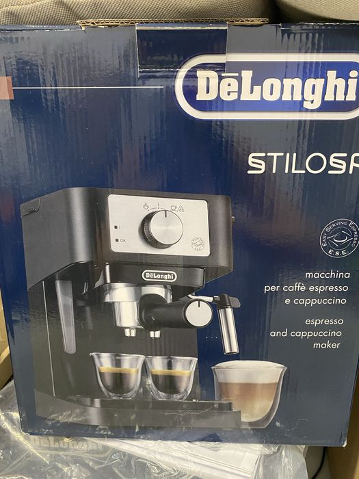 Dwa expresy kolbowe Delonghi