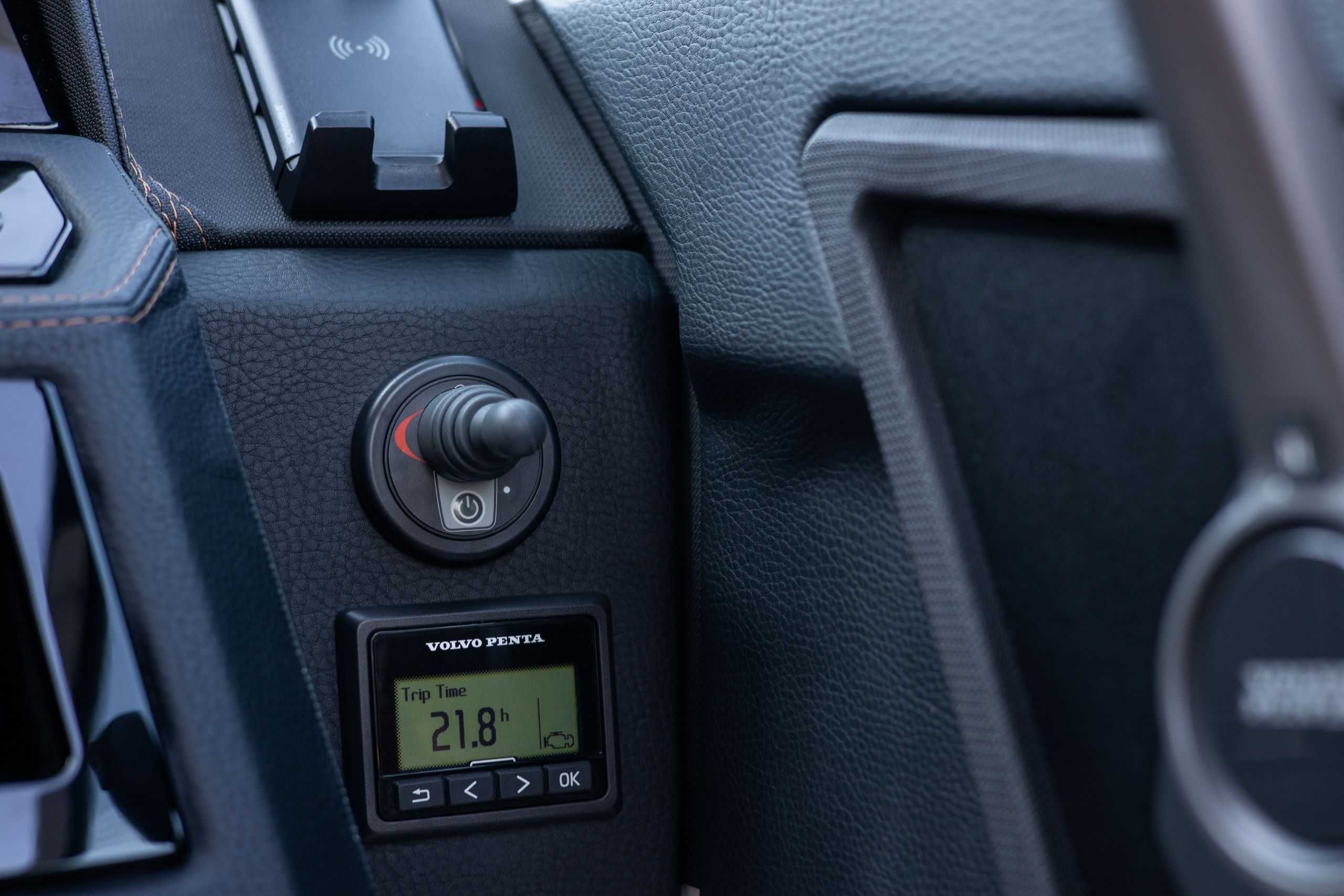 Cobalt R6 2023 silnik VOLVO V8  350km