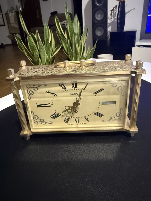 Radziecki budzik mechaniczny Slava