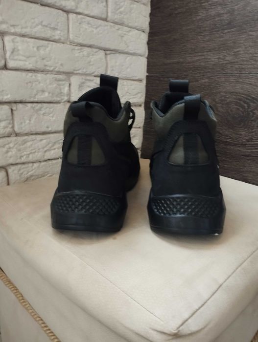 Зимові чоловічі чоловічі черевики у двох кольорах