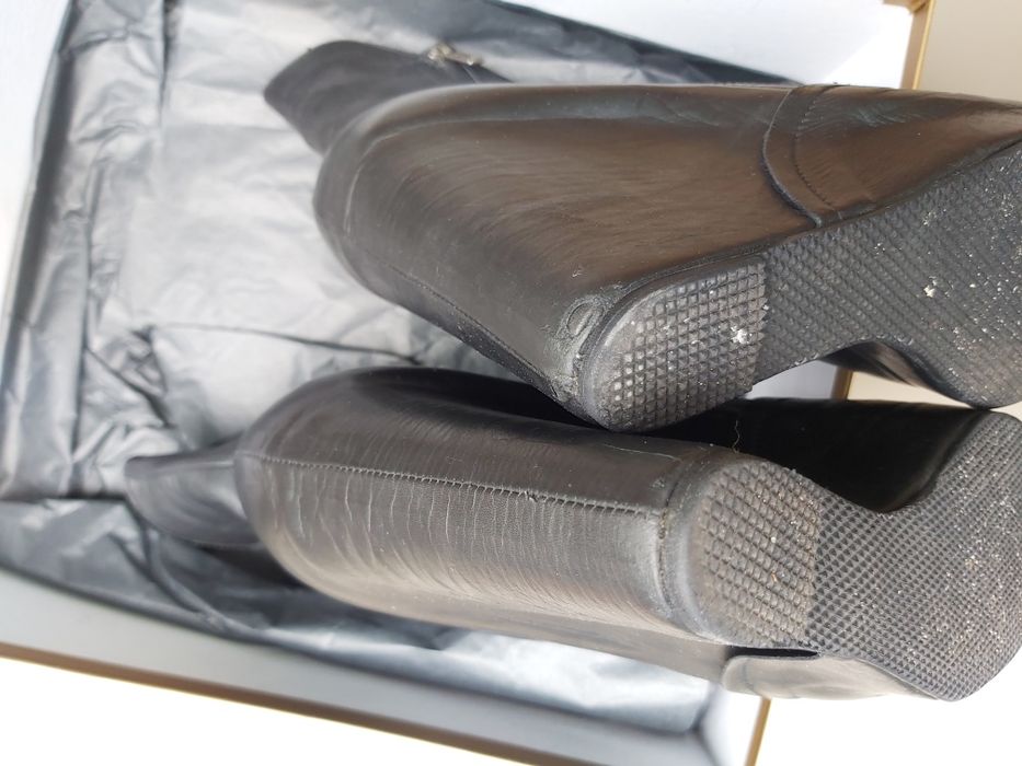 Uzywane czarne botki koturny Venezia r. 39