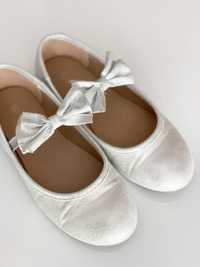 Білі-сріблясті дитячі туфлі для дівчинки