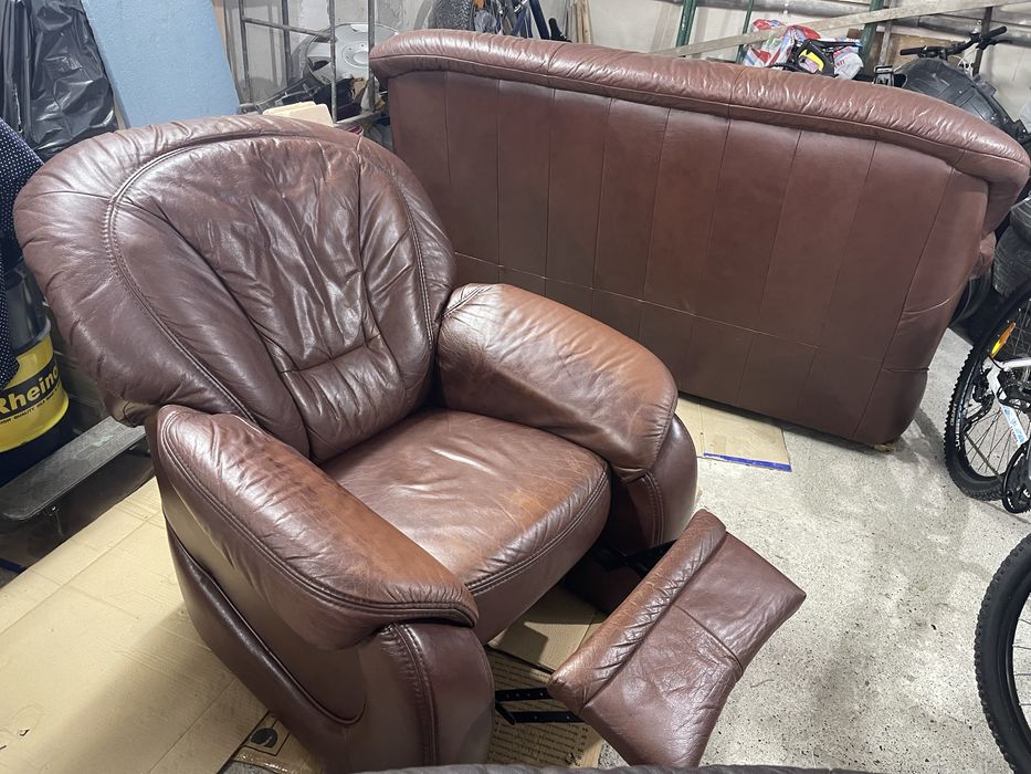 Шкіряний диван з кріслом-реклайнером