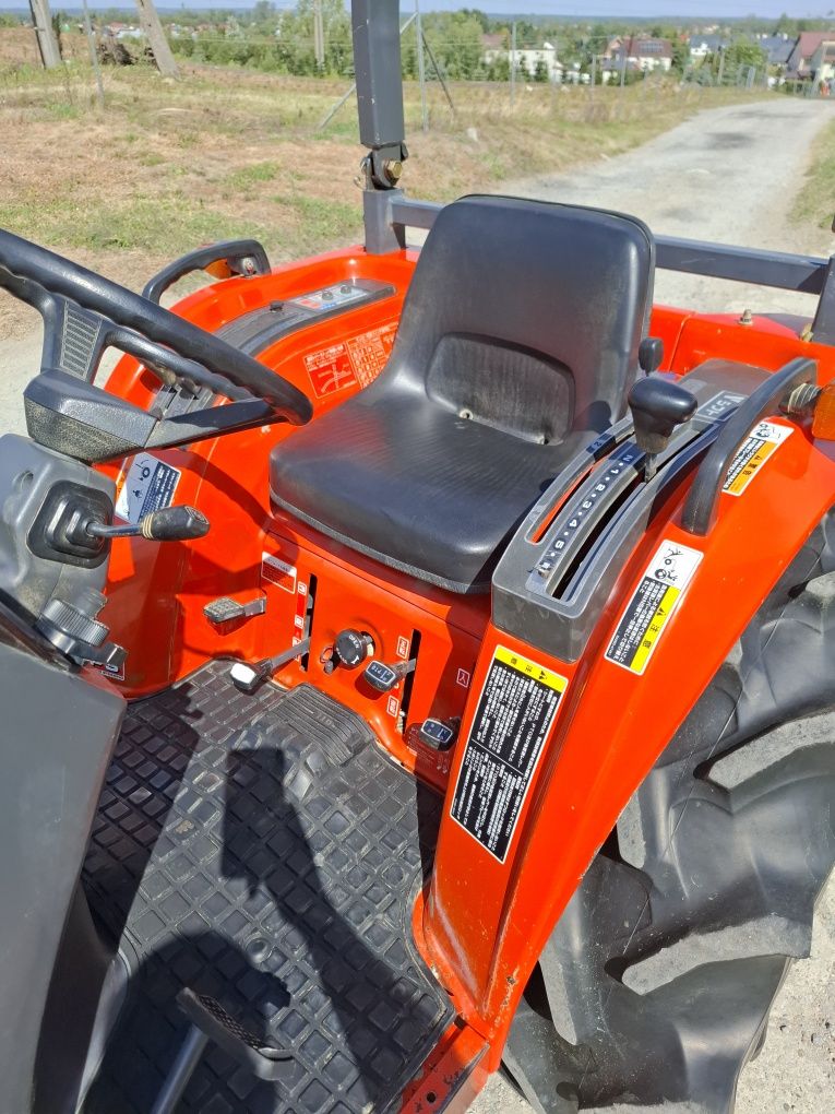 Traktorek japoński 4x4 Kubota GT 8  26 km Wspomaganie śliczny