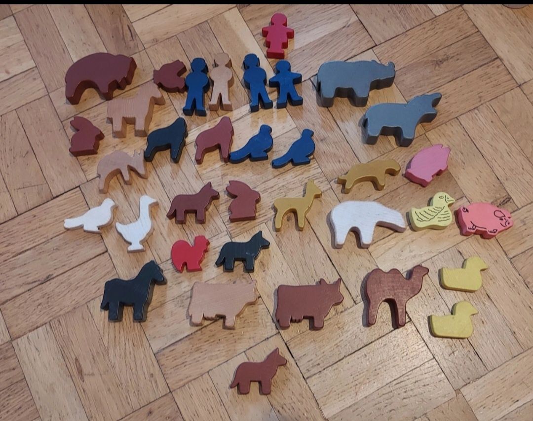 Zestaw zwierząt drewnianych kolorowych + postacie 35 sztuk