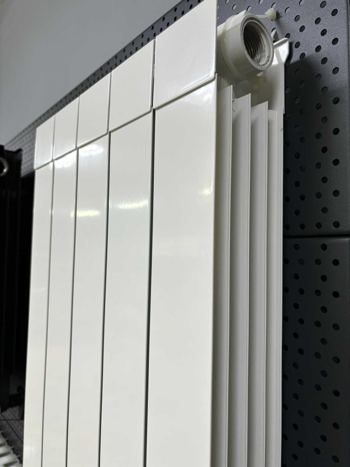 Дизайнерський вертикальный радиатор алюмінієвий GLOBAL OSKAR