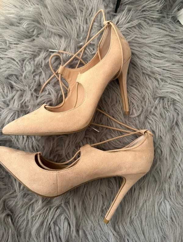 Szpilki beżowe wiązane eleganckie wizytowe minimal high heels 39/39,5