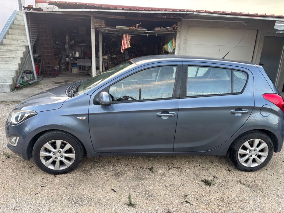 Hyundai i20 1.2 (2013) – Ideal para Cidade, Muito Económico