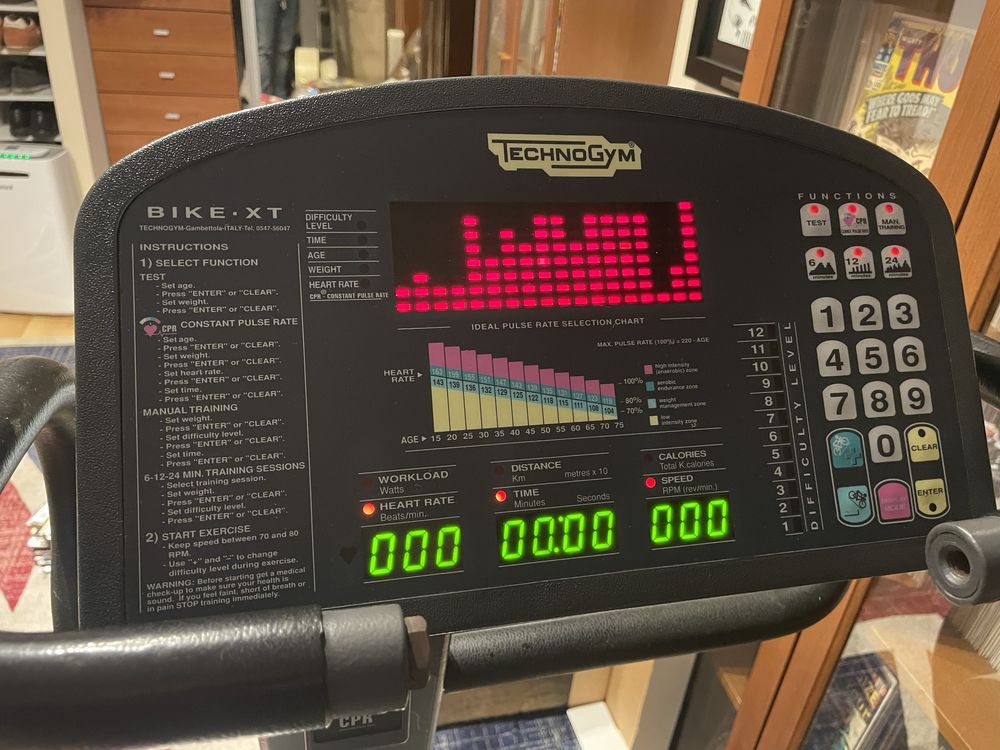 Bicicleta estatica technogym profissiona