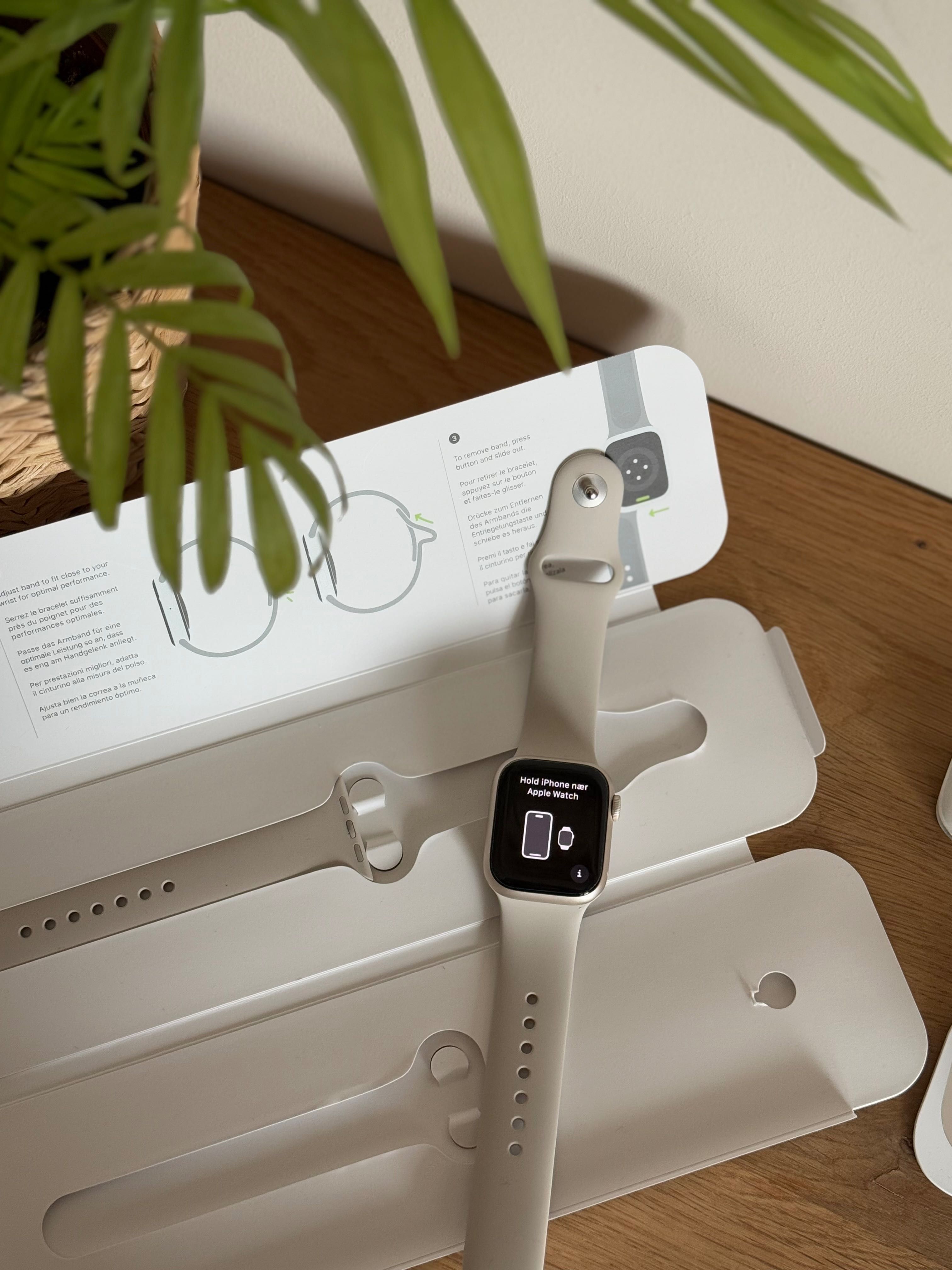 NOWY Apple Watch Series 9 GPS 41mm Starlight