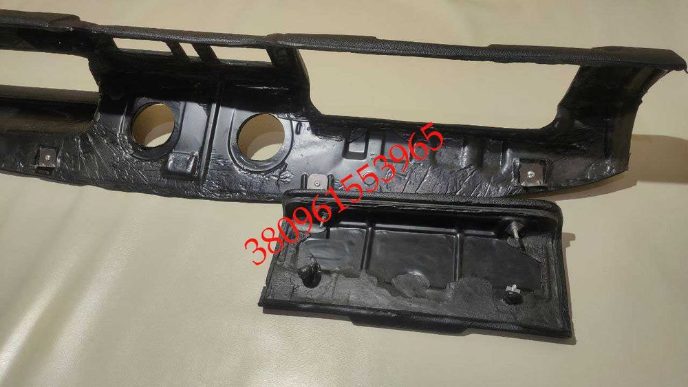 Панель приборов ВАЗ2121 старого образца с крышкой бардачка(новая)