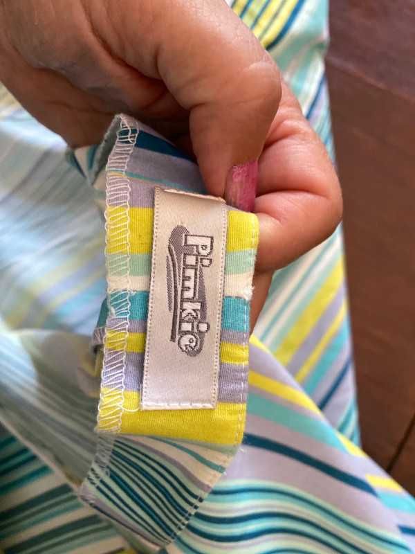 Vestido de manga cava e costas a mostra