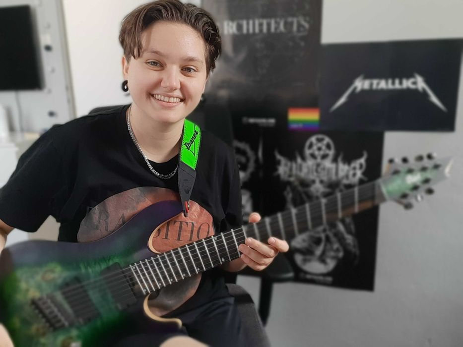 Lekcje gry na gitarze, basie, akustyku. ENG avail.