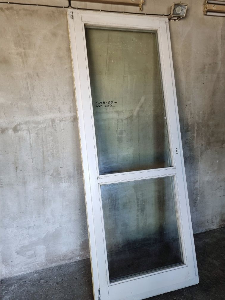 Okno drzwi balkonowe drewniane białe