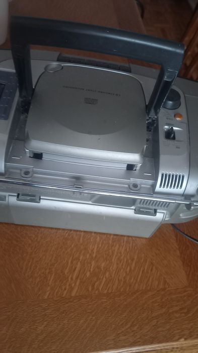 Radiomagnetofon tranzystorowy+cd Philips AZ 1010