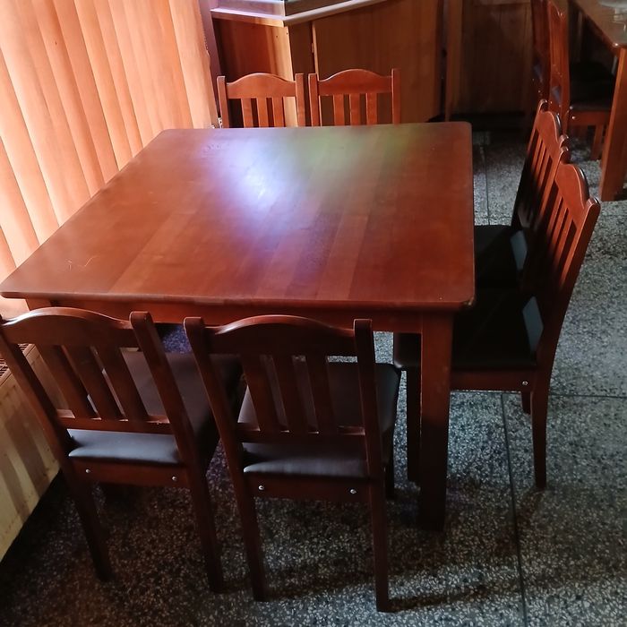 4 zestawy stół i krzesła drewniane z olchy