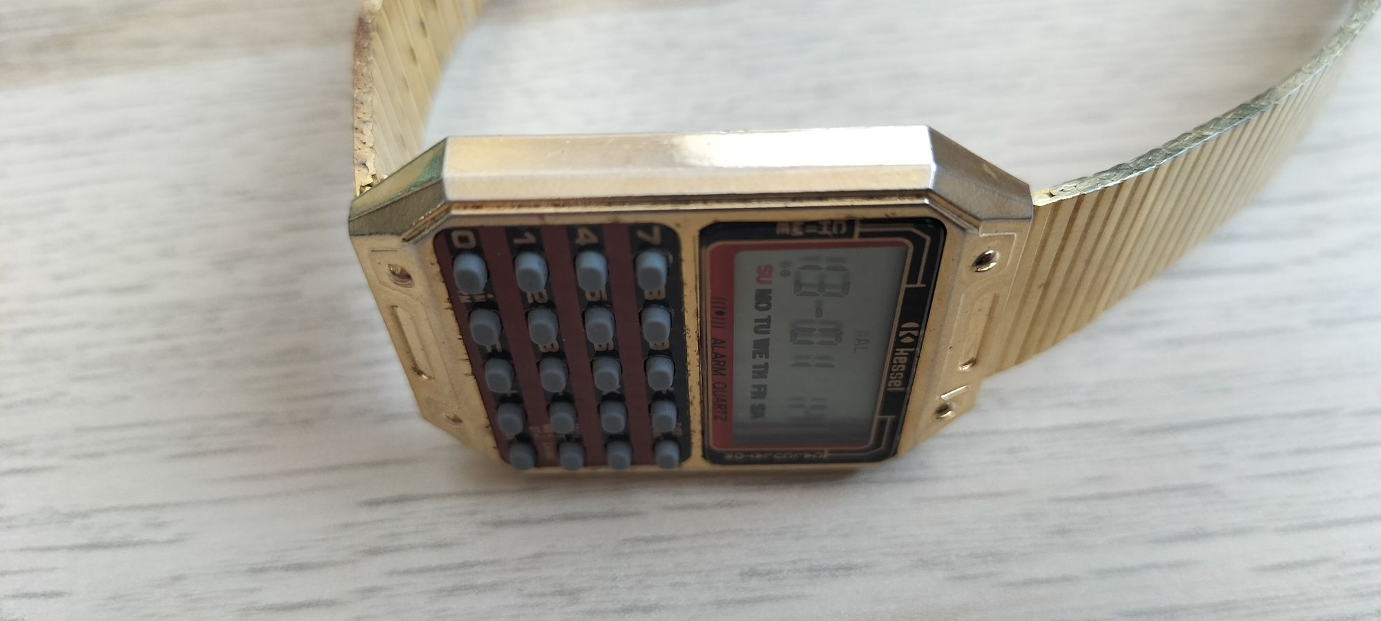 Zegarek elektroniczny z kalkulatorem Kessel
