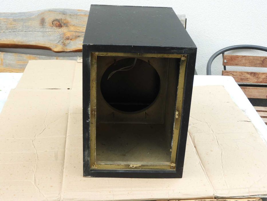 Obudowa subwoofera skrzynka Canton