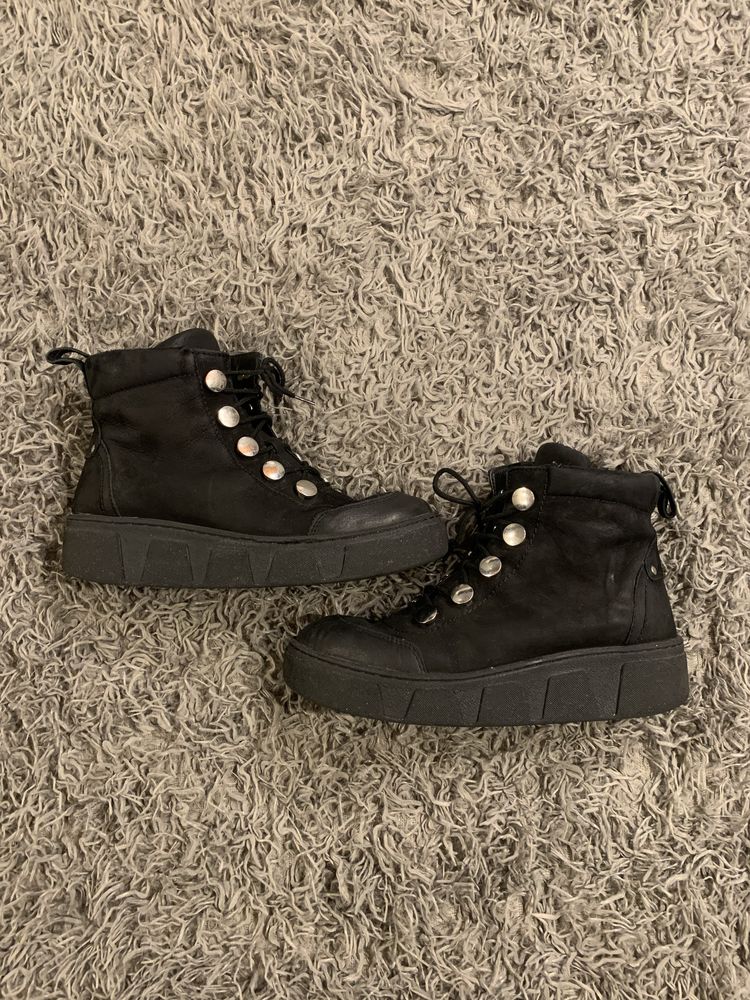 Czarne zimowe ciepłe buty CCC