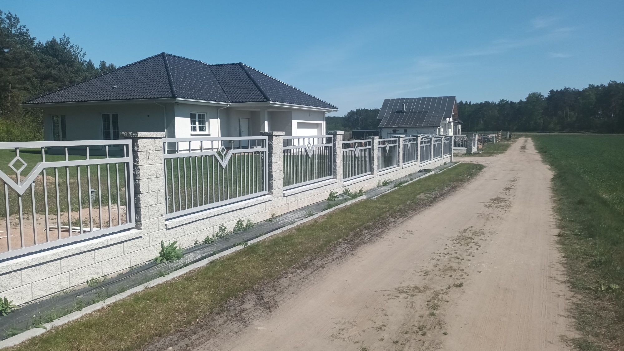Bramy ogrodzenia balustrady
