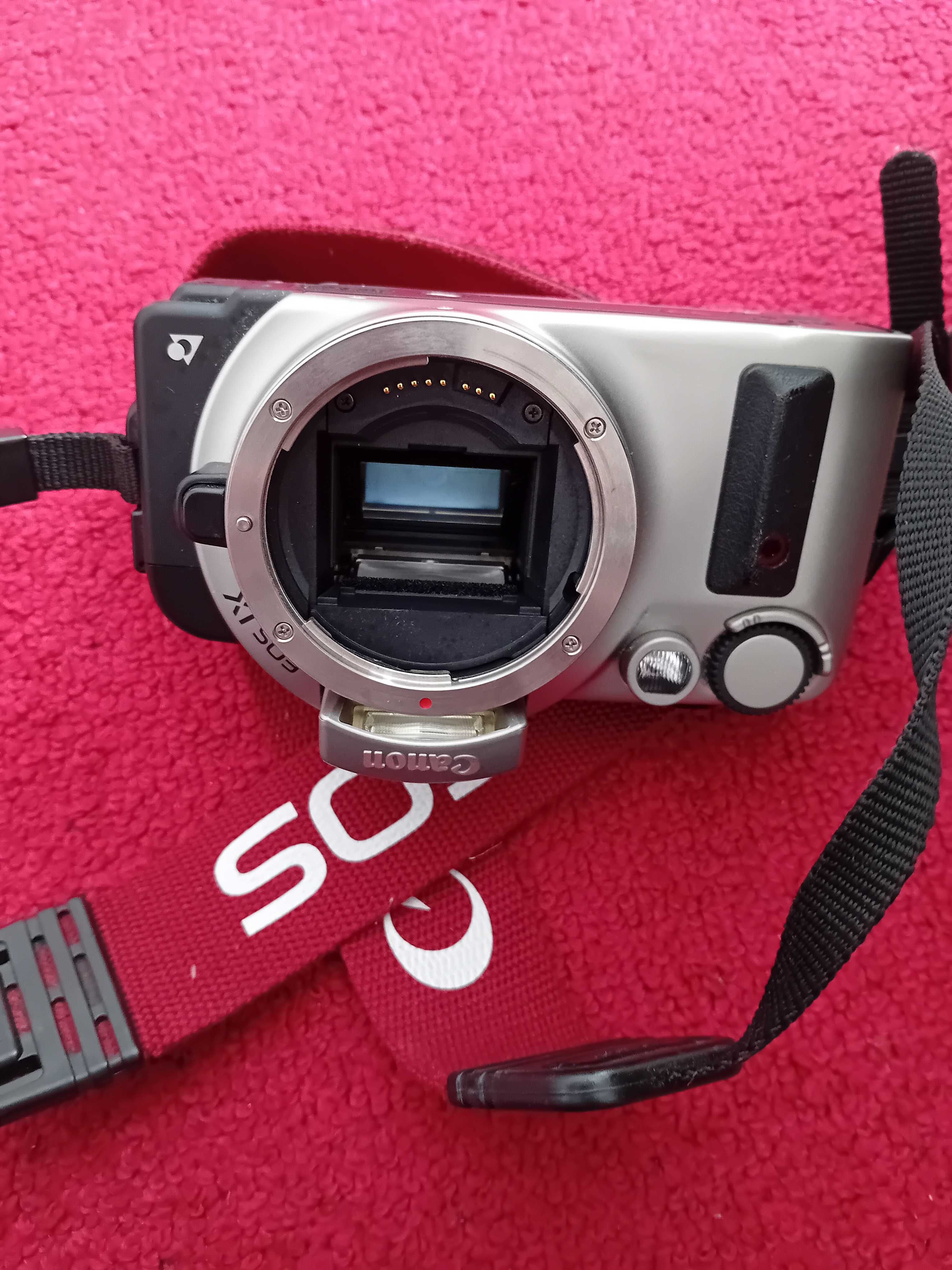 Aparat analogowy klasyk w pięknym stanie Canon eos IX Okazja