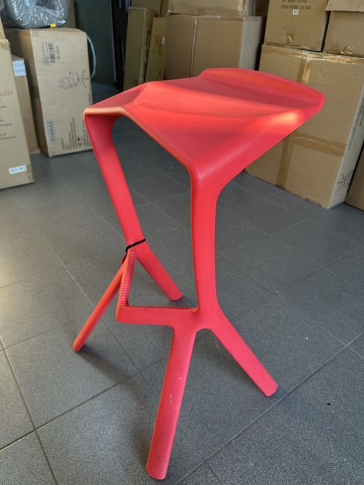 Hoker z tworzywa czerwony