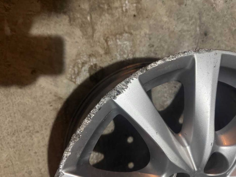 Оригінальні диски R17 Mazda 6 (2 шт) під відновлення чи для запаски.