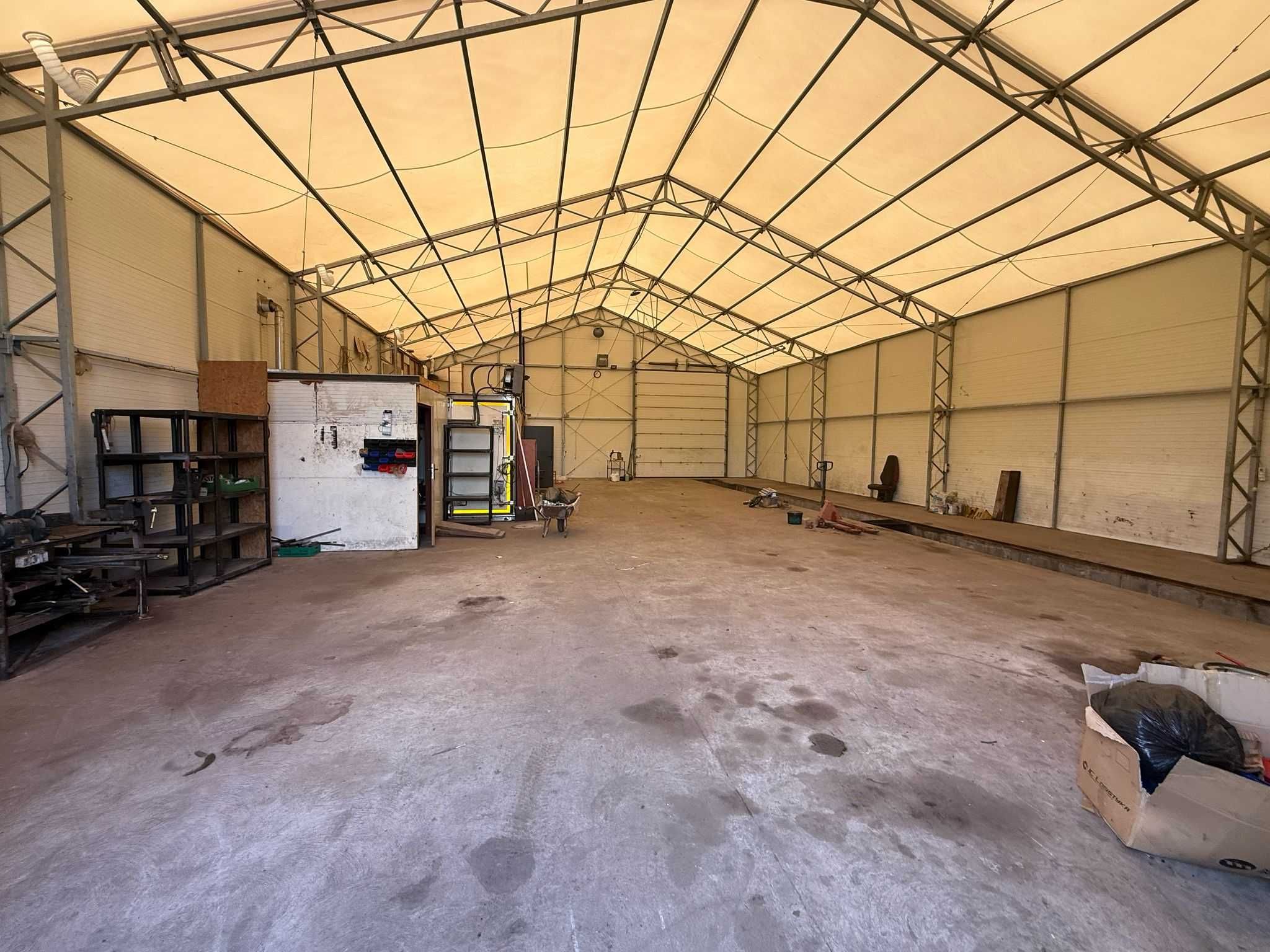 Hala 300 m² z kanałem i placem 2100 m² przy DK92, niskie koszty prądu!