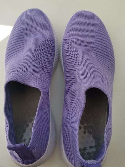 Жіночі спортивні кросівки