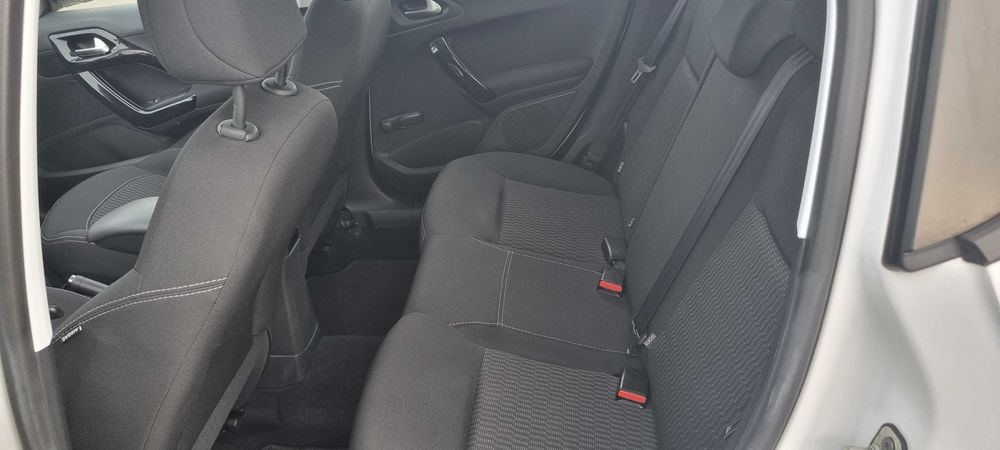 Peugeot 2008 1.2 82cv Puretech Business 40Mil Kms