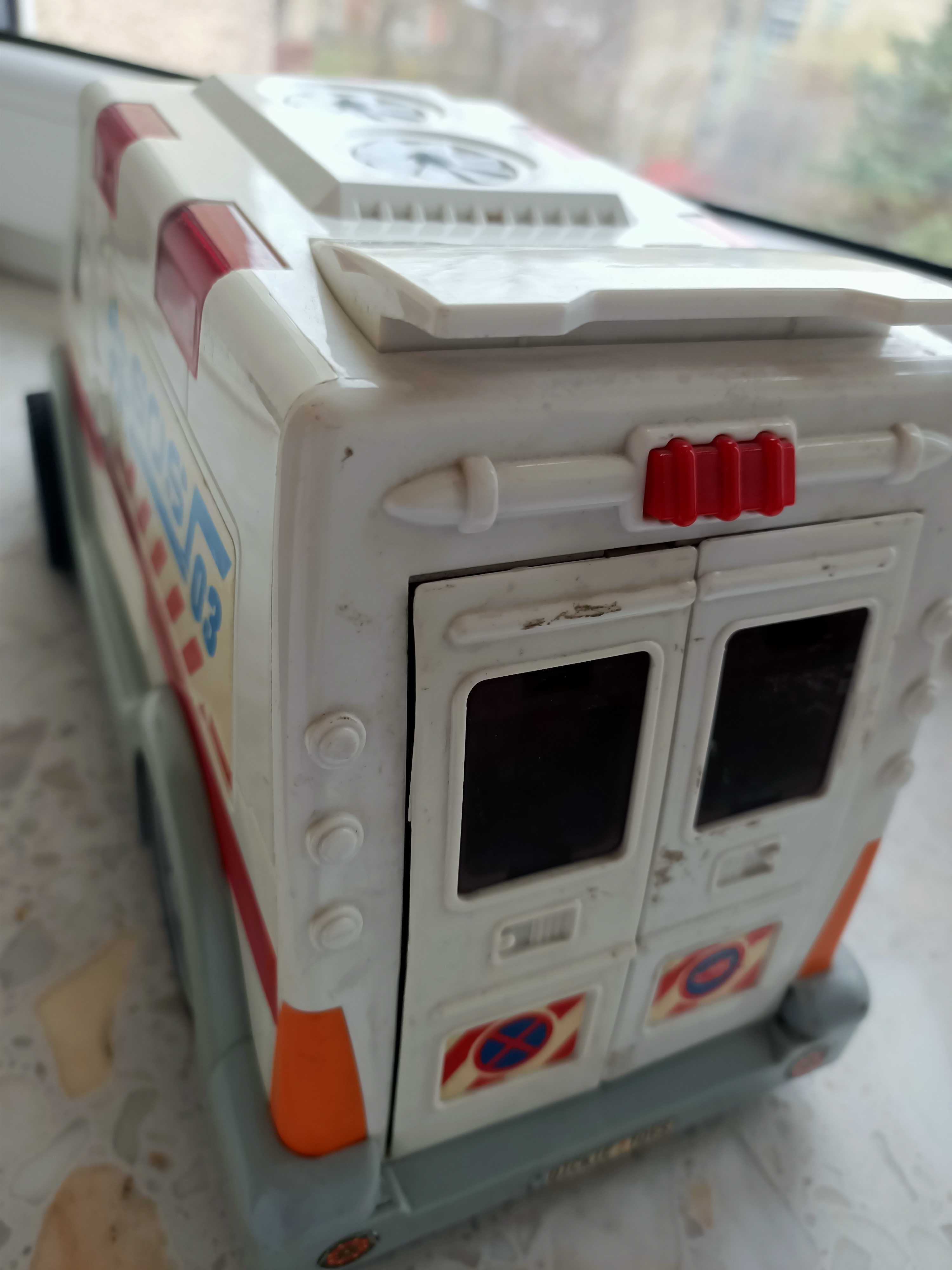 Solidny ambulans marki Dickie Toys