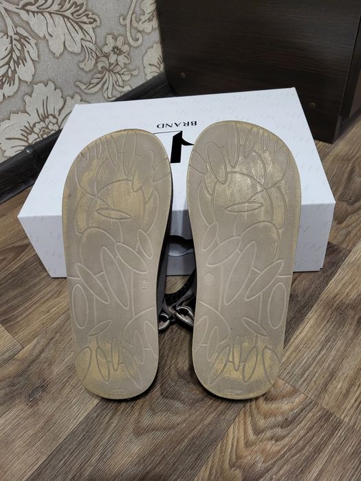 Продам босоножки 39