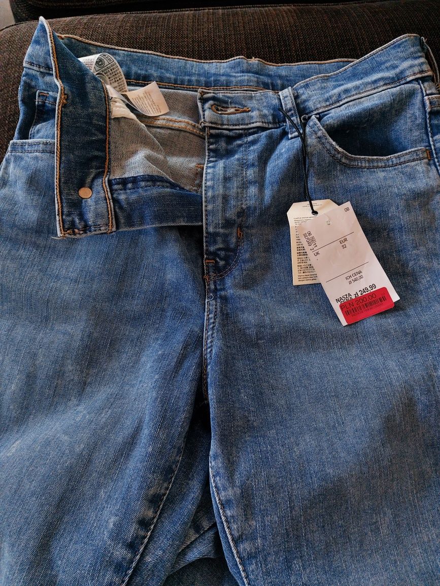 Продам джинсы Levi's