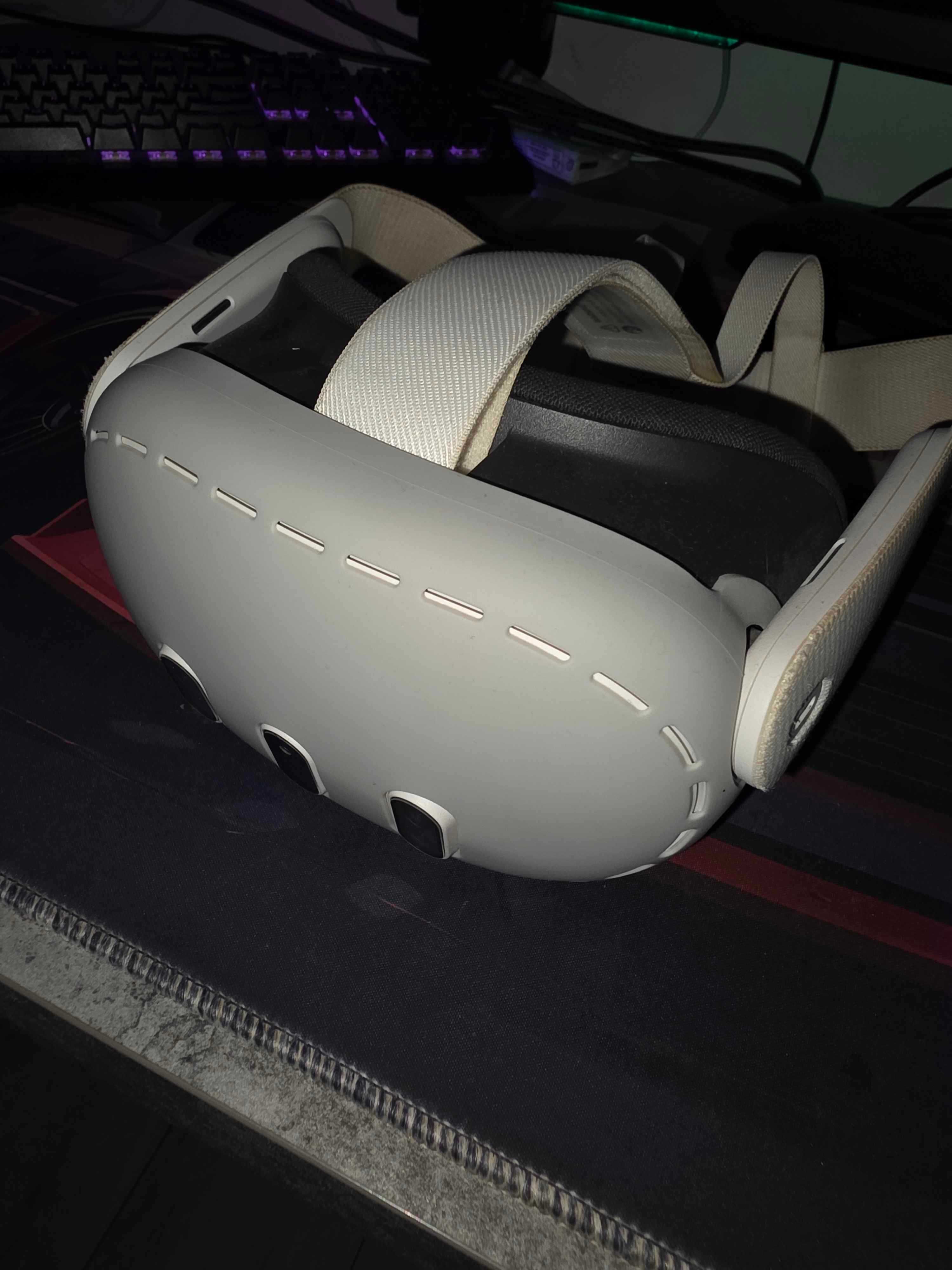 Sprzedam Oculus Quest 3