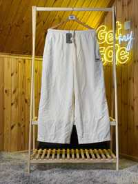 Спортивні штани 3B Sports Icon Medium Fit Tracksuit Pants in White.