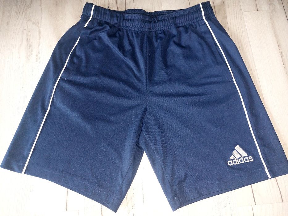 Krótkie spodenki adidas