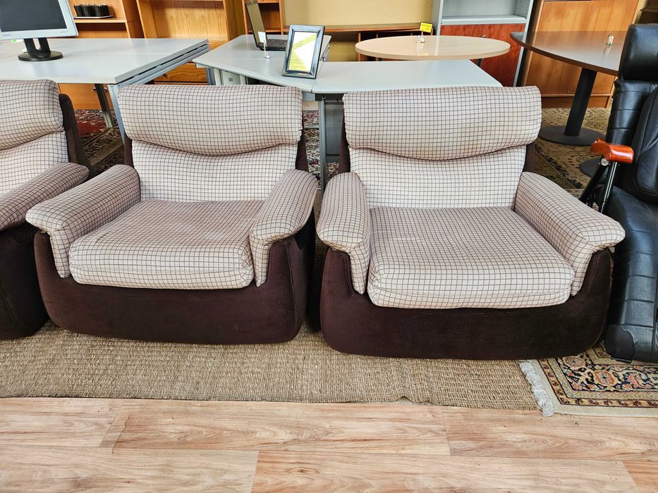 Sofás individuais vintage - Muito bom estado geral - Valor unitário