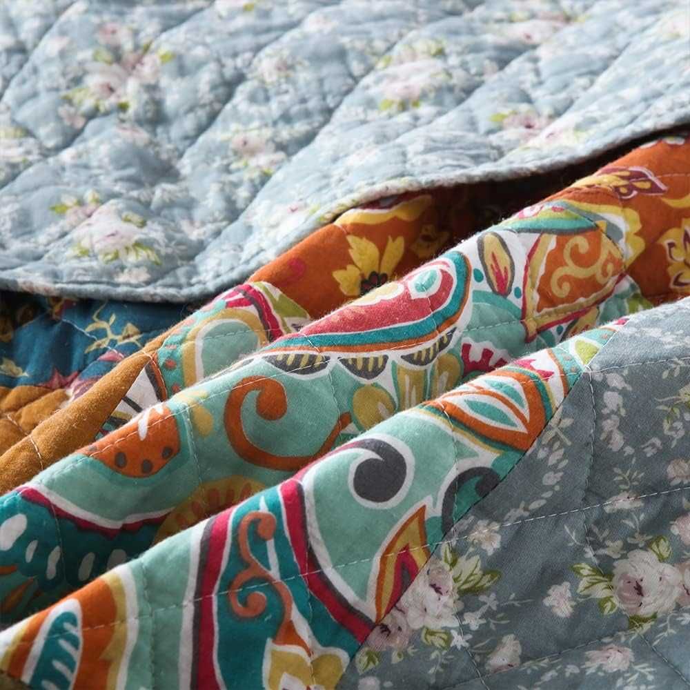 Narzuta patchwork pikowana na łóżko podwójne 250 x 270 cm + poduszki