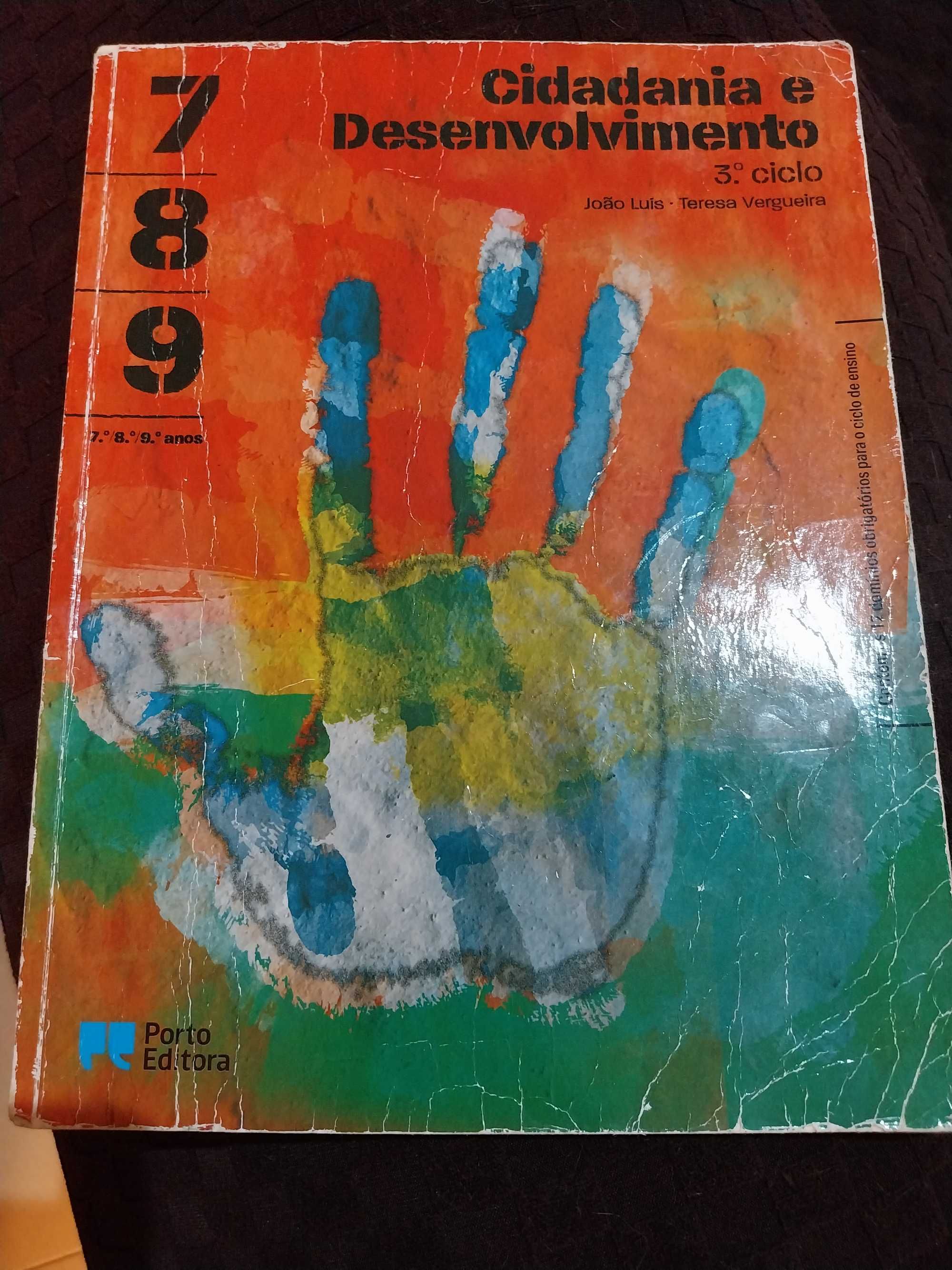 Manuais e cadernos de atividades de 9.º ano da Porto Editora.