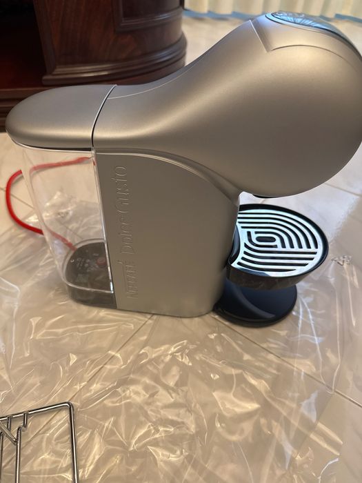 Máquina de café Dolce Gusto Génio S automática semi nova