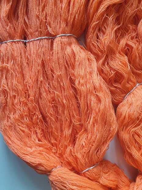 Pomarańczowa wełna merino typu lace 320 gram
