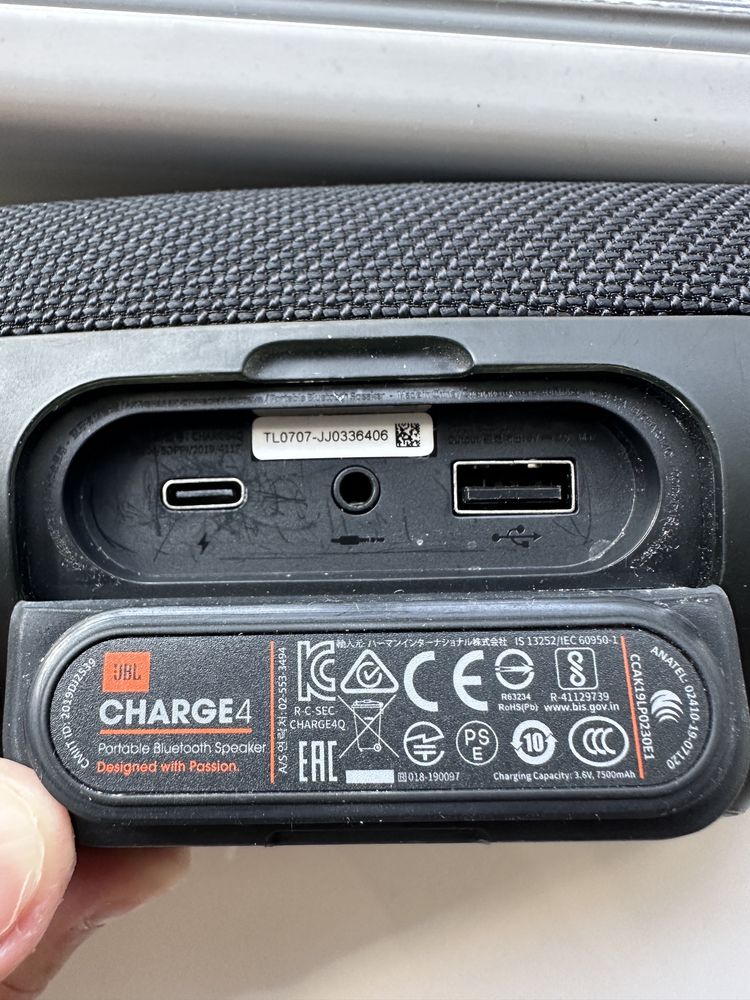 JBL Charge 4 оригінал, повна комплектація, як нова