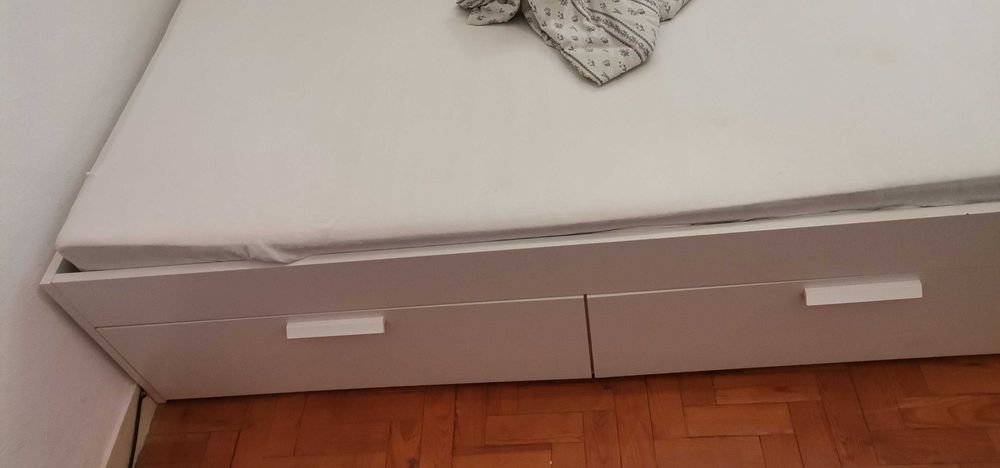 Cama de casal como nova