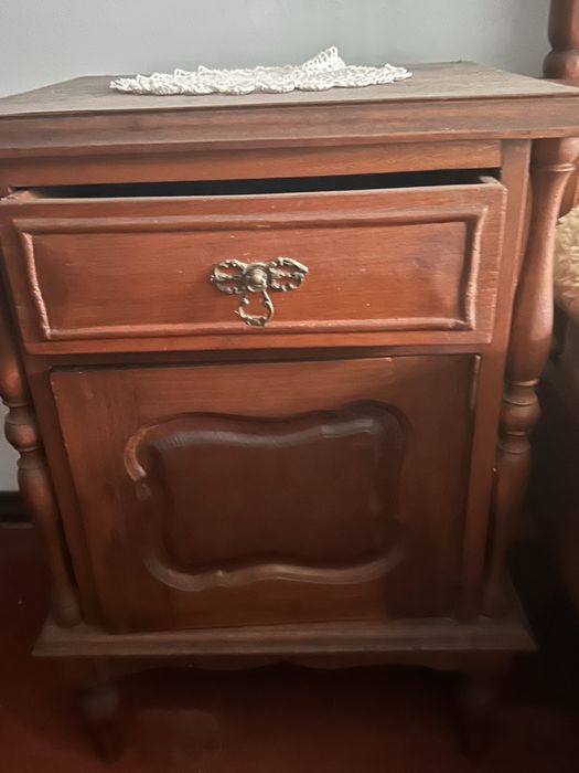 Mesa de cabeceira individual